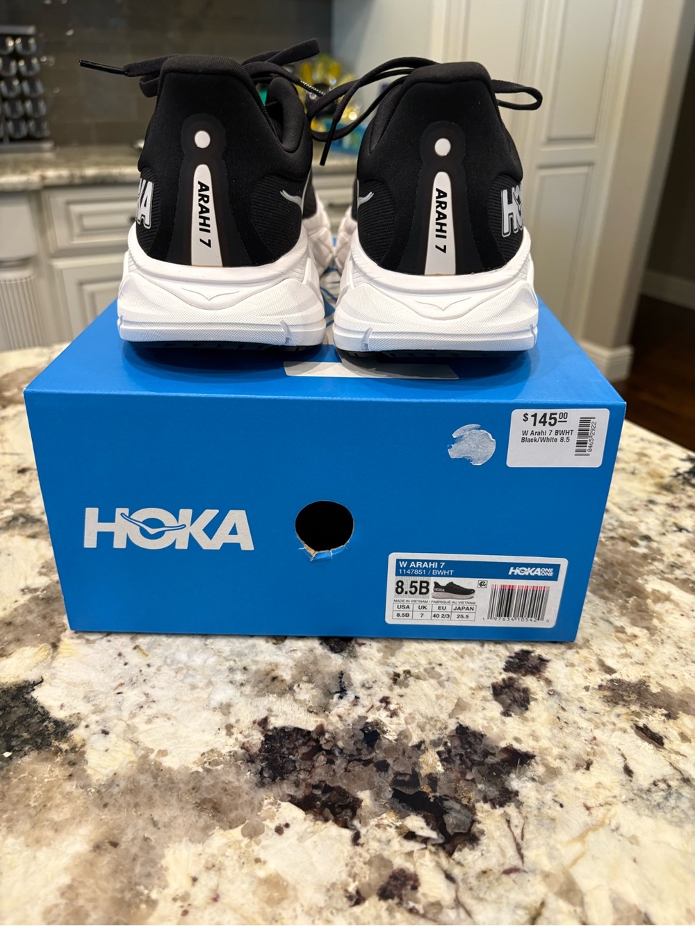 New! Hoka Arahi 7 - Picture 3 of 4